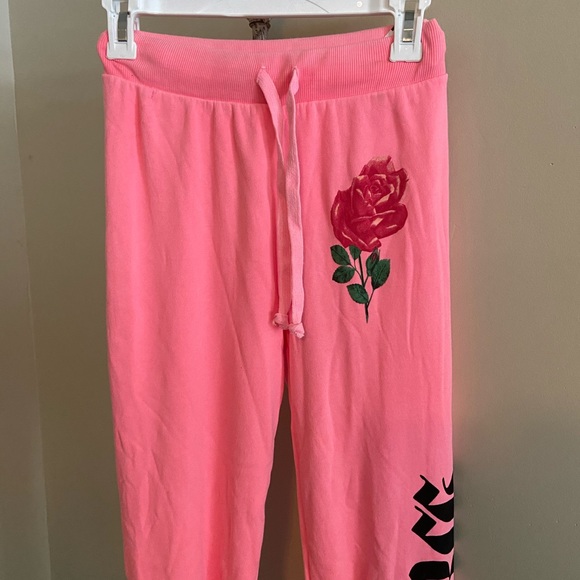 NWOT Wildfox Mega Chic Rose Sweatpants XS Coral - Picture 4 of 8